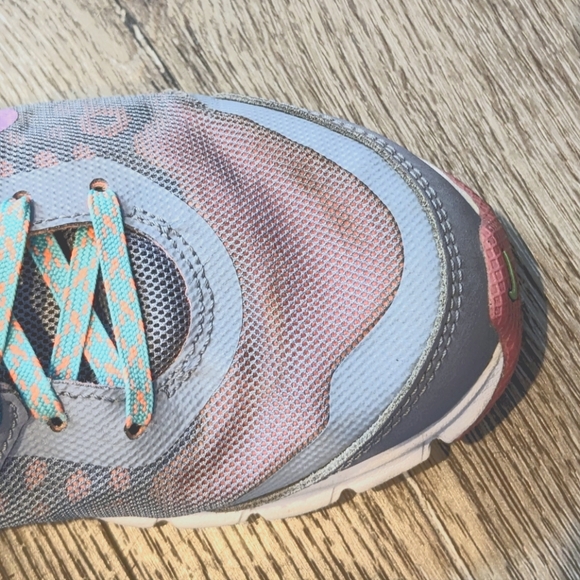 Barely used women's 7.5 Nike running shoes - Picture 9 of 9